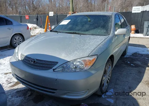 2002 Toyota Camry Le z USA, uszkodzony, nr VIN 4T1BE32K22U007923